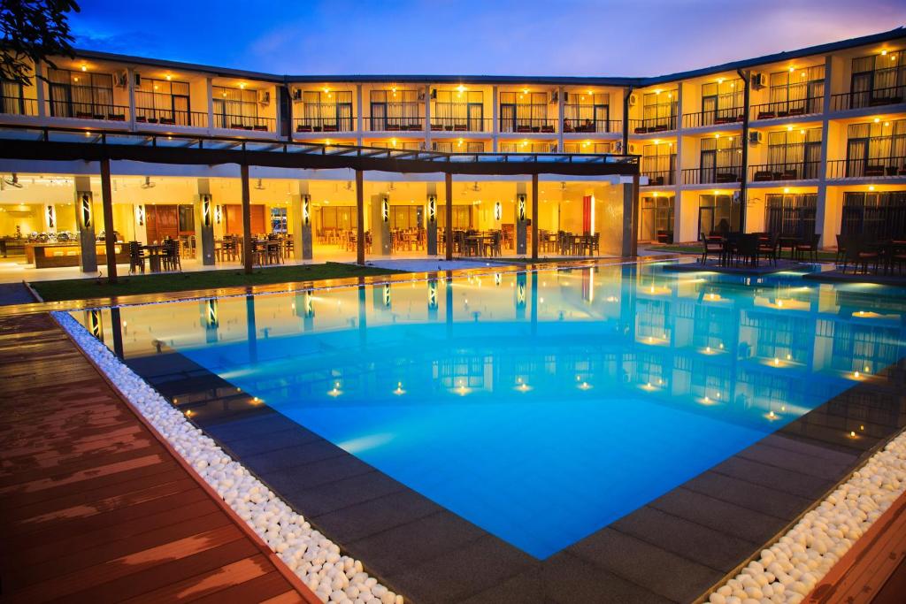 Bazén v ubytování Camelot Beach Hotel nebo v jeho okolí