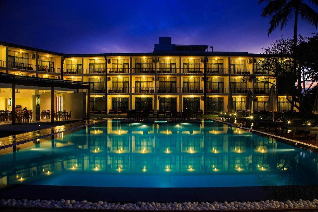 Bazén v ubytování Camelot Beach Hotel nebo v jeho okolí