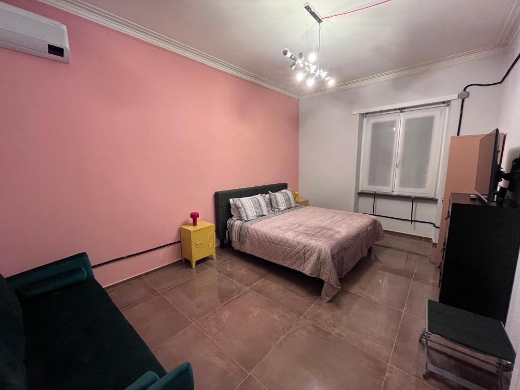 a bedroom with a bed in a room with pink walls at Minardi Apartments in Vercelli