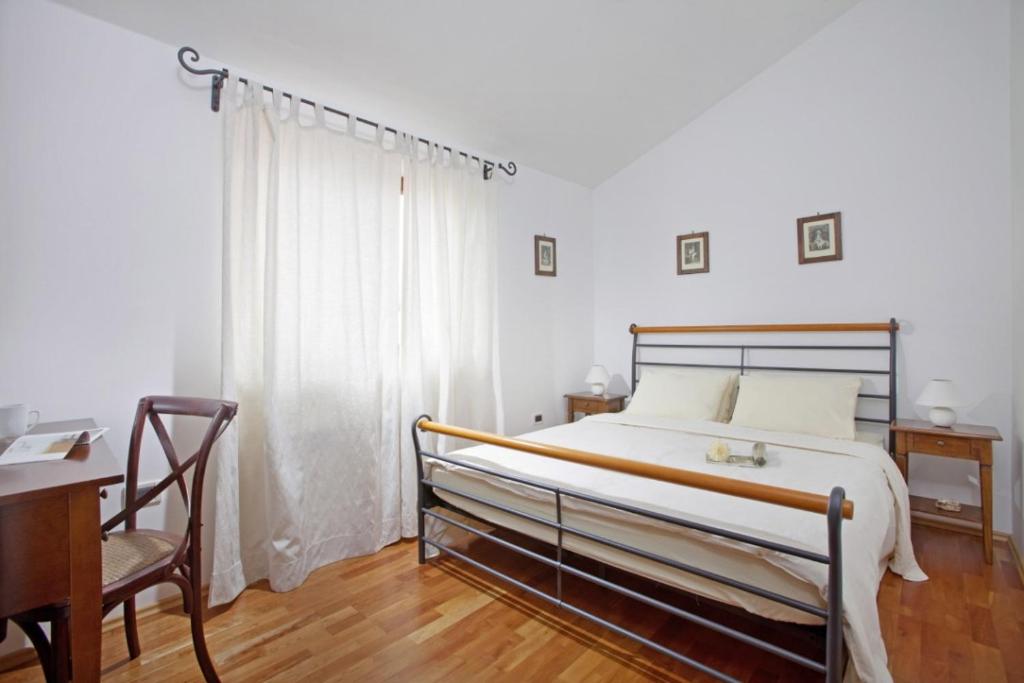 Postel nebo postele na pokoji v ubytování Villa Aurata in Ližnjan (Haus für 8-9 Personen)