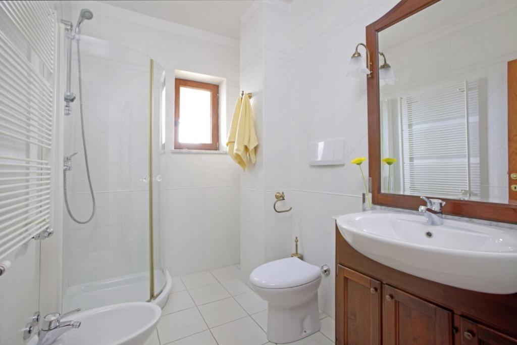 Koupelna v ubytování Villa Aurata in Ližnjan (Haus für 8-9 Personen)