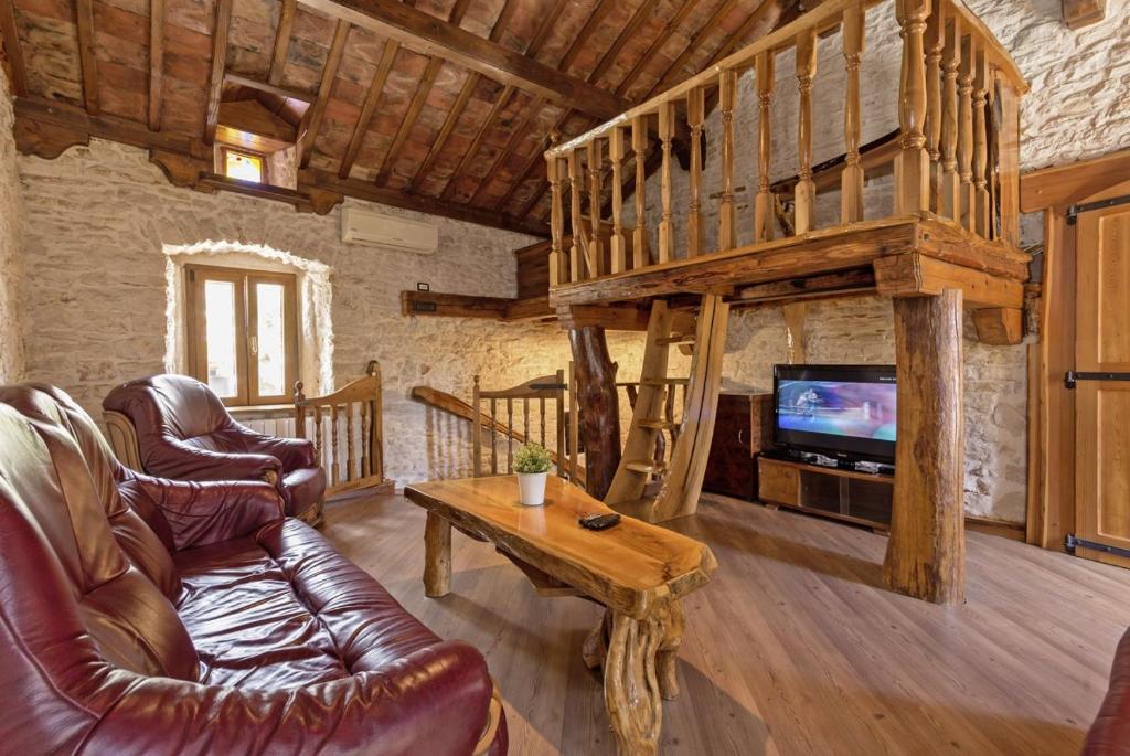 Televízia a/alebo spoločenská miestnosť v ubytovaní Marina in Ližnjan (Haus für 4-6 Personen)