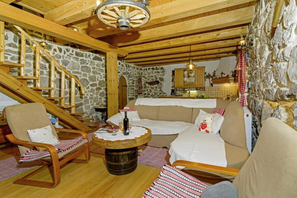 Posedenie v ubytovaní Sobol in Kočičin (Haus für 6-9 Personen)