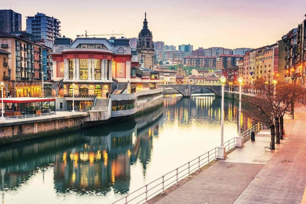 Nespecifikovaný výhled na destinaci Bilbao nebo výhled na město při pohledu z apartmánu