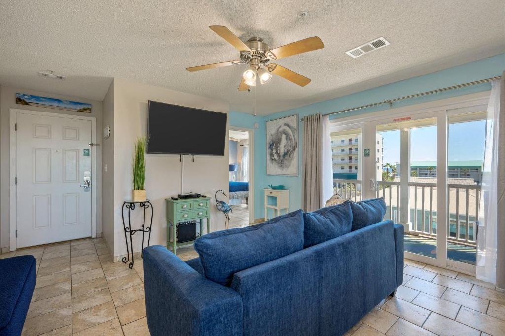 200 yds to private gated beach access- 3BR-2BA- quiet location in the heart of Destin! photo