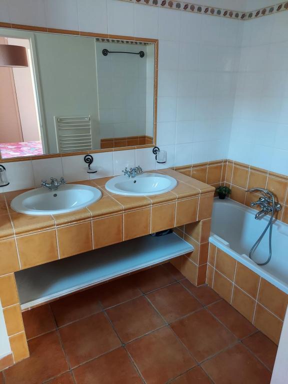 Kúpeľňa v ubytovaní Fayence Villa with private pool