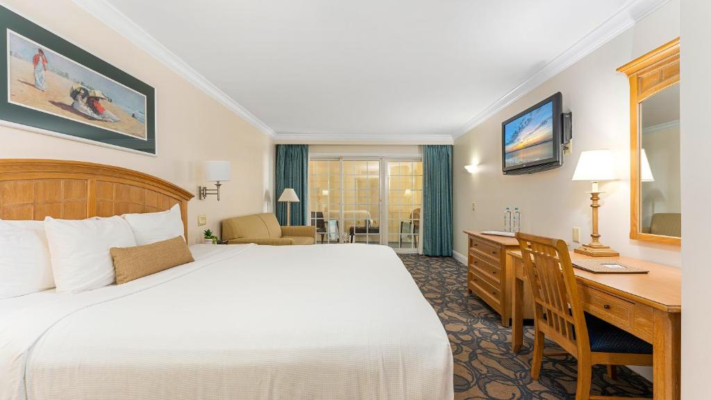 La Mer Beachfront Resort - 