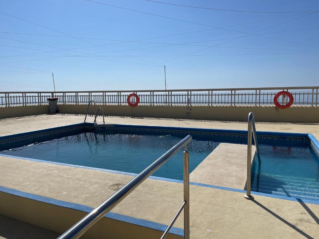 Bazén v ubytování Duplex con encanto en Paseo Maritimo de Marbella nebo v jeho okolí