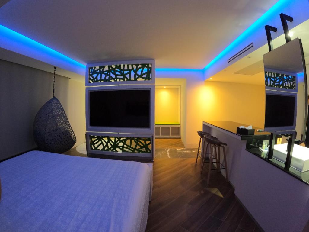 TV a/nebo společenská místnost v ubytování WeEnjoy Hotels Grand Prix Aeropuerto CDMX