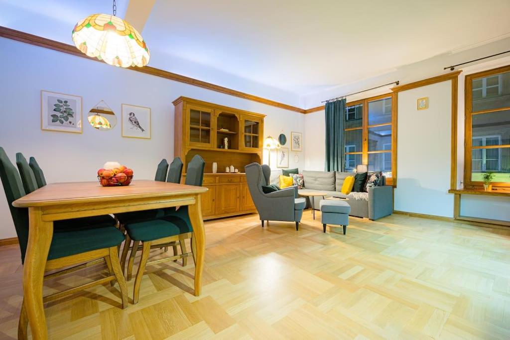 Posedenie v ubytovaní Apartamenty - MI Forest