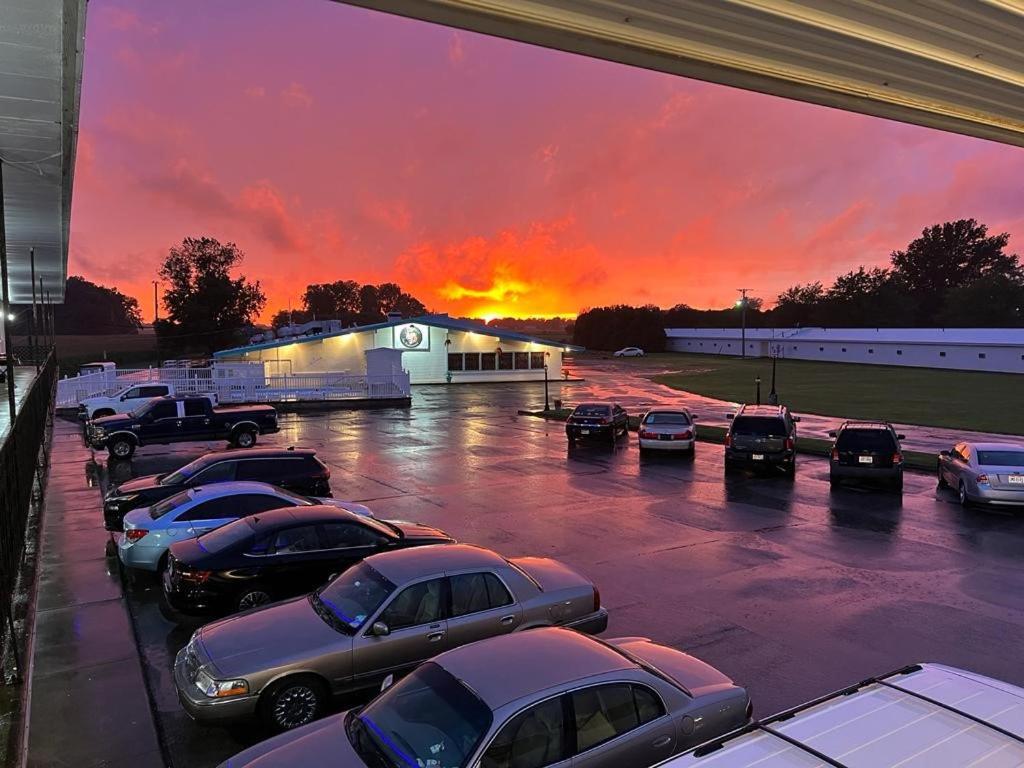 Sunrise o sunset na nakikita mula sa hotel o sa malapit