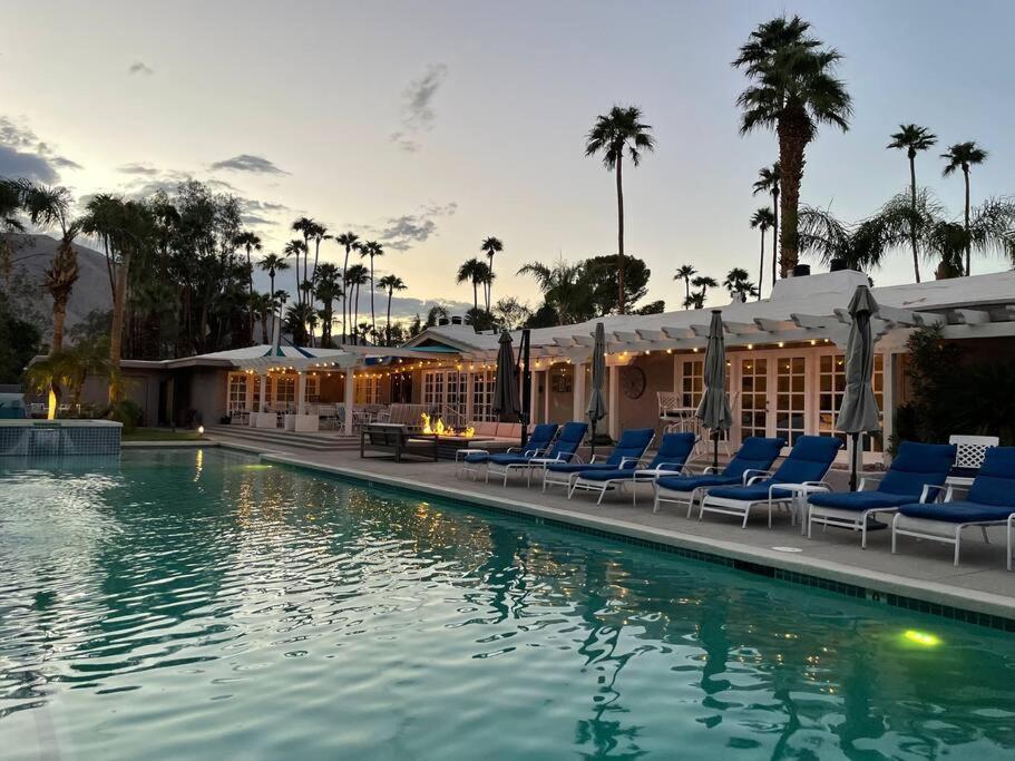 Near Downtown Palm Springs, 7 BD 7 BTH, 80FT Pool, Pickleball, Palm