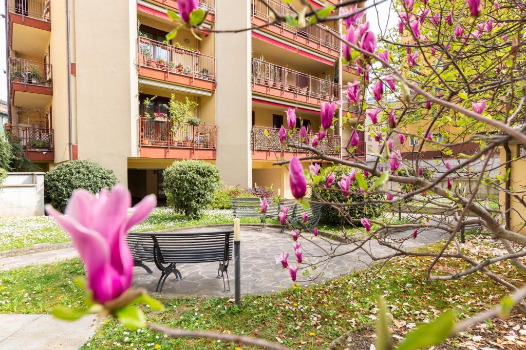 Vonkajšia záhrada v ubytovaní Residenza Smeraldo - Terrazza San siro
