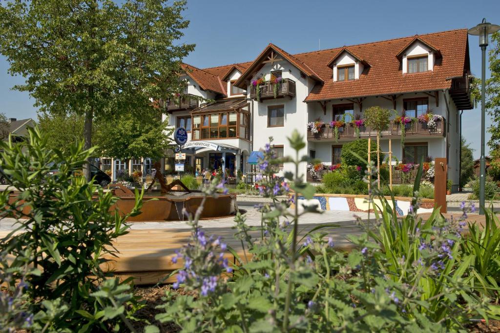 a building with flowers in front of it at Hotel Garni Thermenoase in Bad Blumau