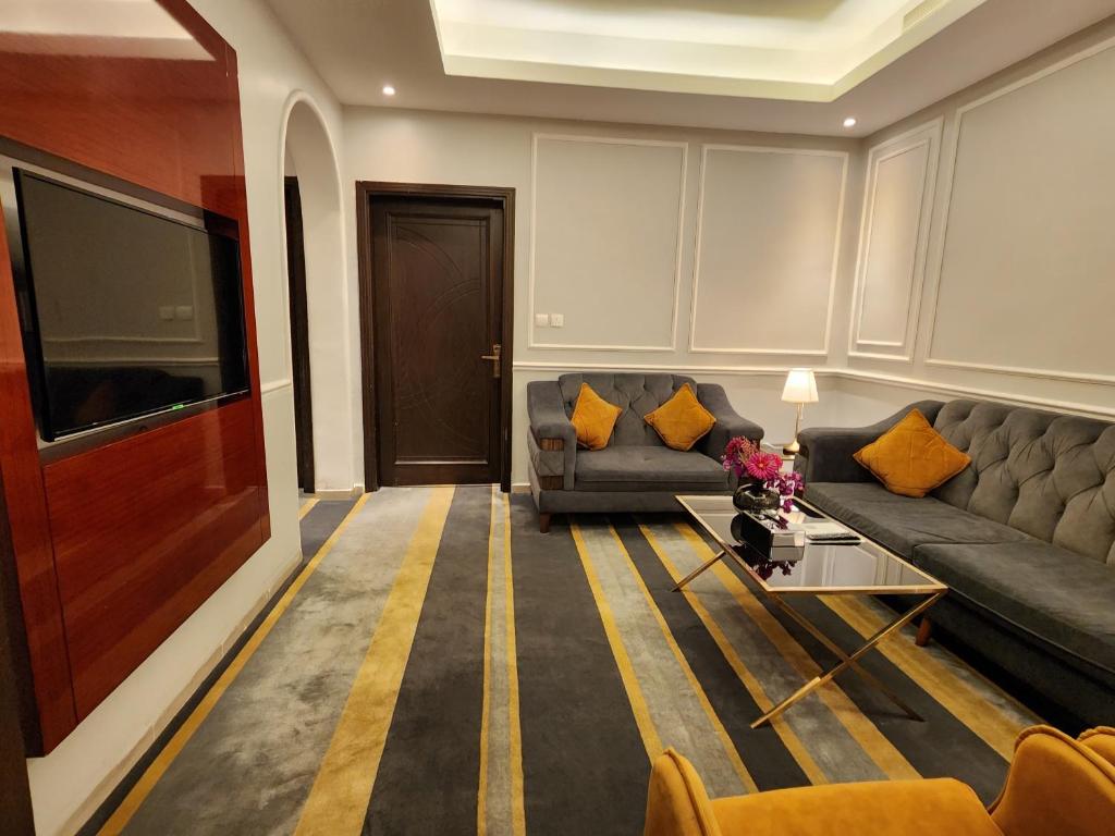 Posezení v ubytování Rasis Furnished Apartments