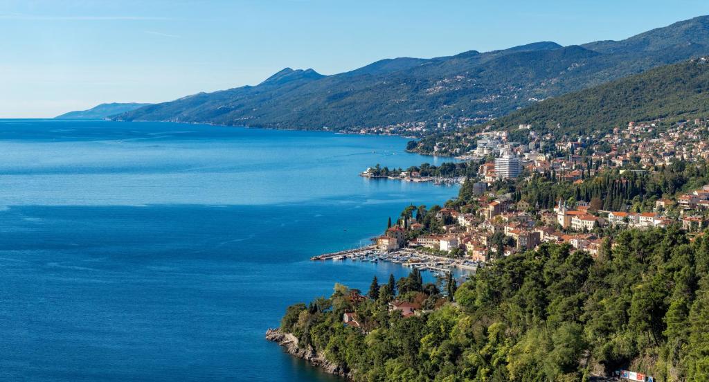 Fotografia z galérie ubytovania Altamar Seaview Opatija v destinácii Opatija