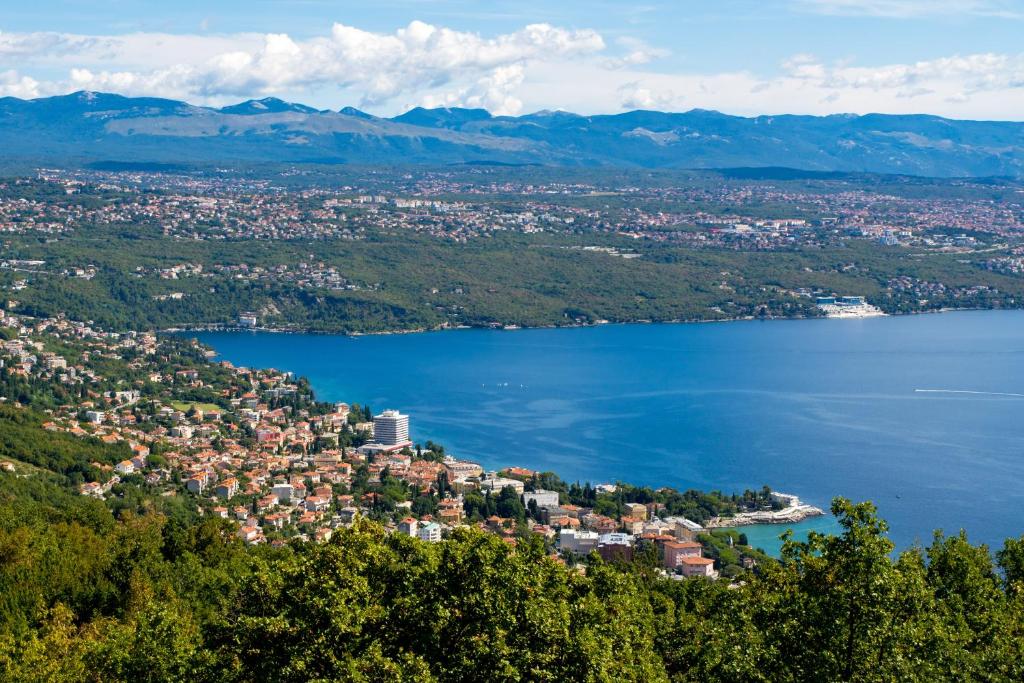 Fotografia z galérie ubytovania Altamar Seaview Opatija v destinácii Opatija
