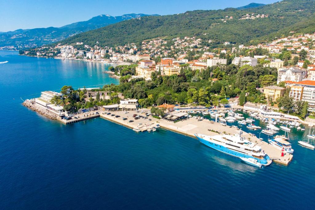 Fotografia z galérie ubytovania Altamar Seaview Opatija v destinácii Opatija
