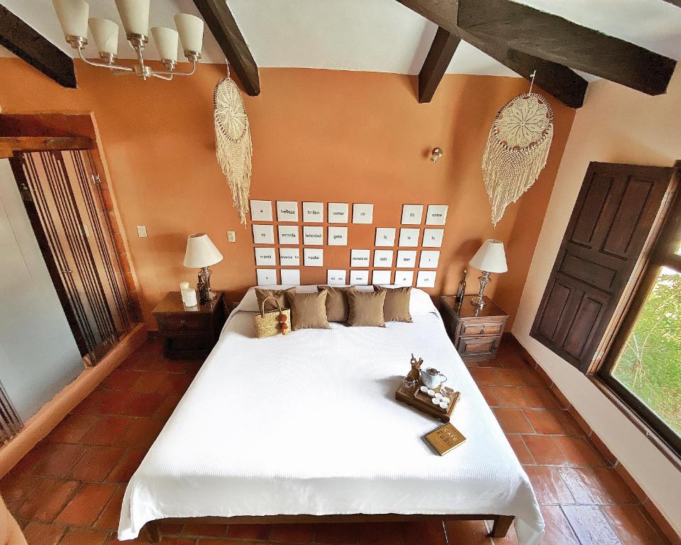 a bedroom with a large white bed in a room at Santuario Las Escaleras in San Cristóbal de Las Casas