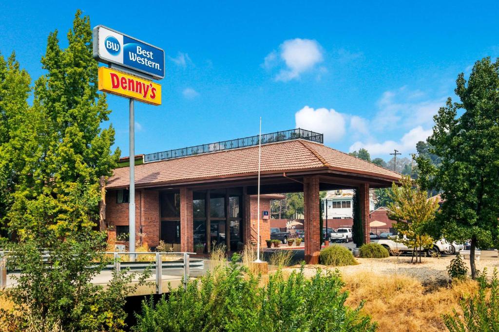 a building with a parking sign in front of it at Best Western Amador Inn in Jackson