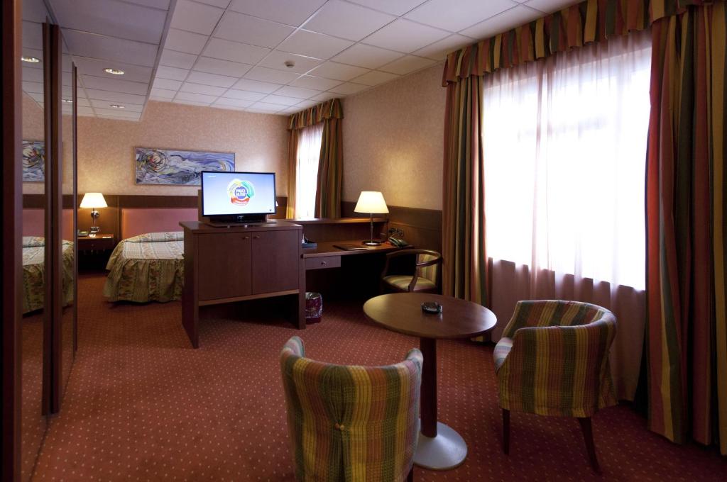 TV a/nebo společenská místnost v ubytování Palace Hotel Moderno
