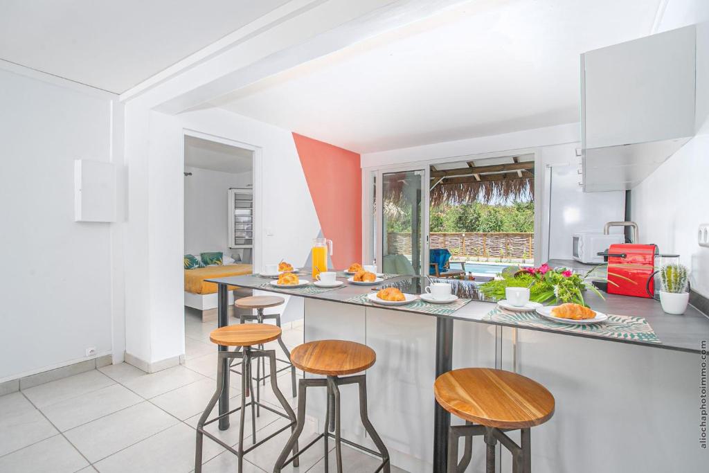 Kuchyň nebo kuchyňský kout v ubytování Villa Sunrays