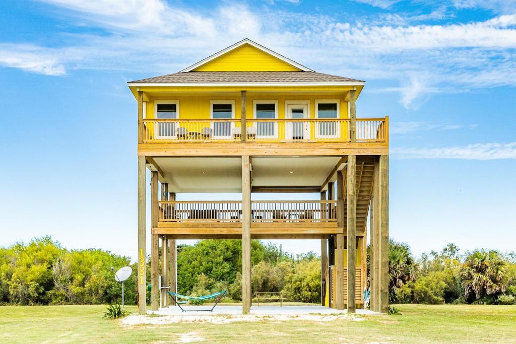 Yellow Daisy by the Sea, Crystal Beach (updated prices 2024)