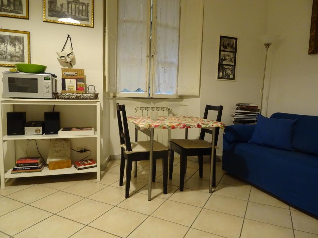 A kitchen or kitchenette at Linnéa Roma Centro A