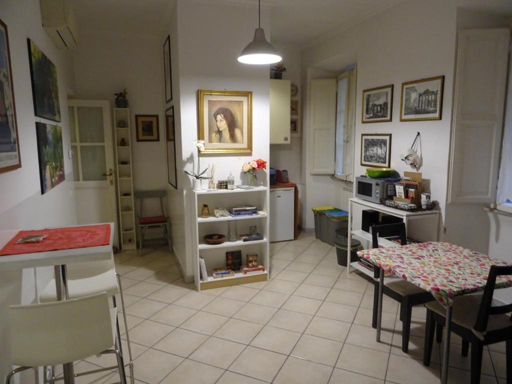 A seating area at Linnéa Roma Centro A