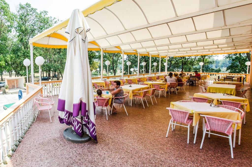 Фотография из галереи HTP Velika Plaža Ulcinj в Улцине