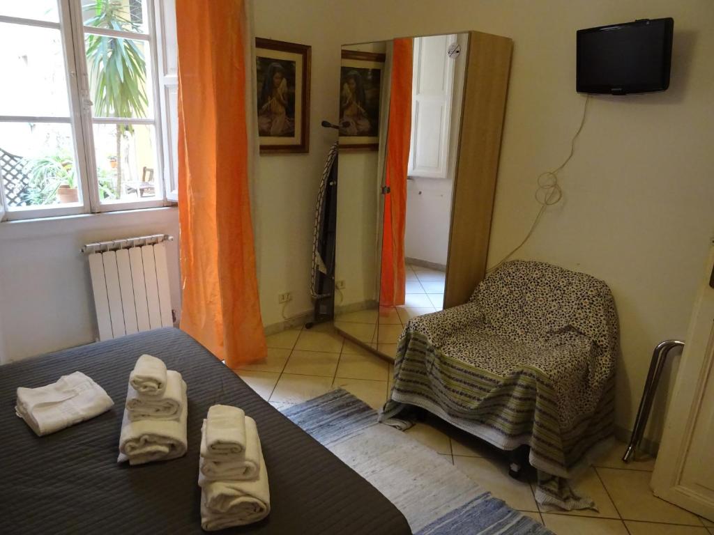 A television and/or entertainment centre at Linnéa Roma Centro A