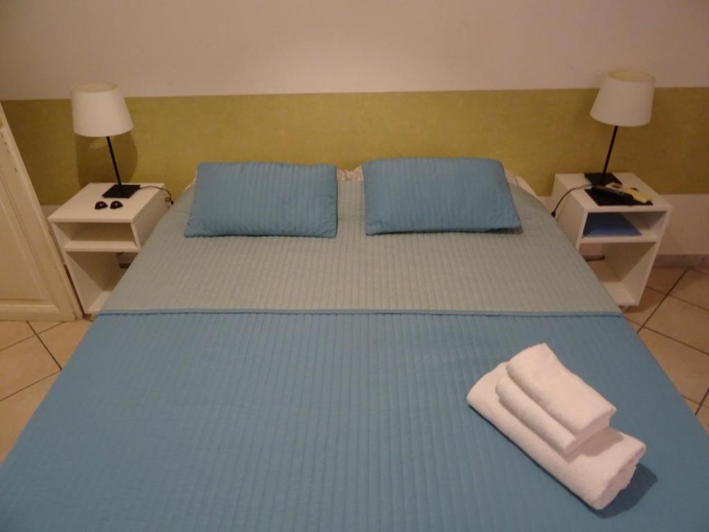 A bed or beds in a room at Linnéa Roma Centro A