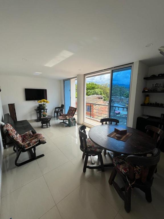 a large living room with a table and chairs at Apartamento Amoblado Villeta in Villeta