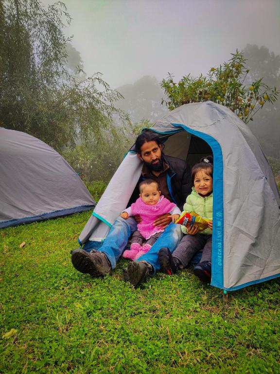 Děti v ubytování Nainital Camp Wildland & Farmstay