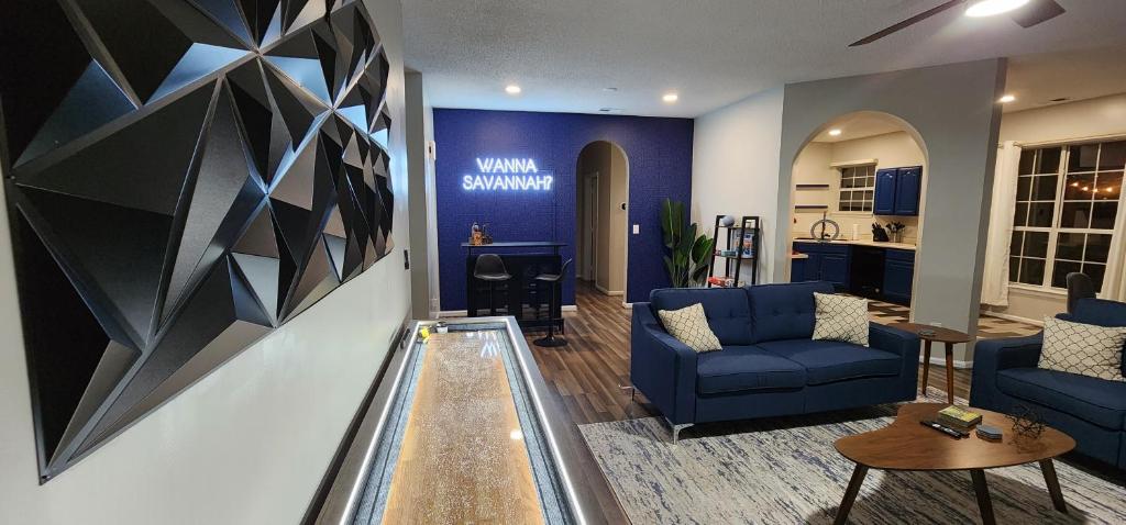 NEW! Wanna Savannah House, Modern, Great location! - Housity