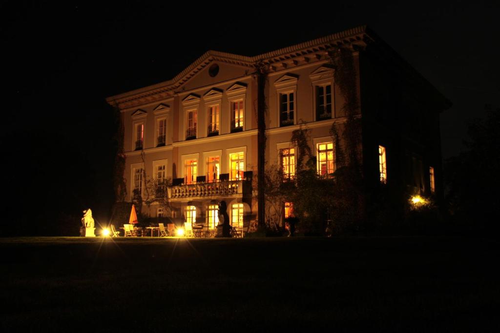 Fotografie z fotogalerie ubytování Chateau de Bézyl v destinaci Sixt-sur-Aff