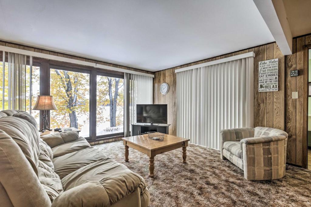 Lakefront Eagle River Cottage with Private Dock, Eagle River (updated