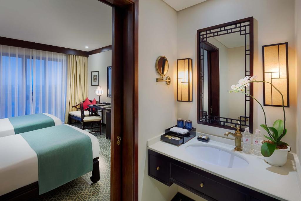 Phòng Deluxe 2 Giường Đơn Nhìn Ra Đại Dương/Ven Sông Và Có Ban Công
