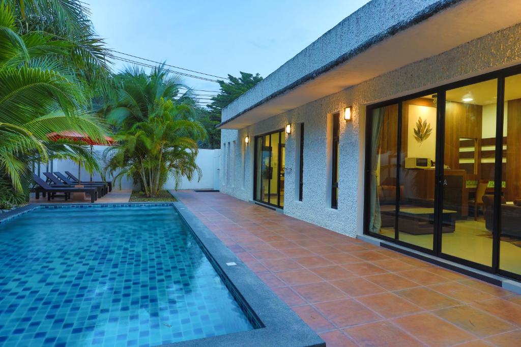 a house with a swimming pool next to a building at 3Z Pool Villa and Hotel in Ban Huai Yai