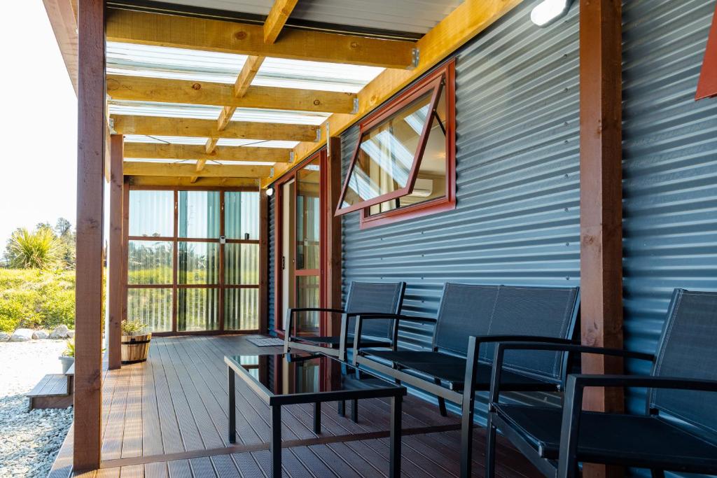 Balkón nebo terasa v ubytování Te Awa Cottages