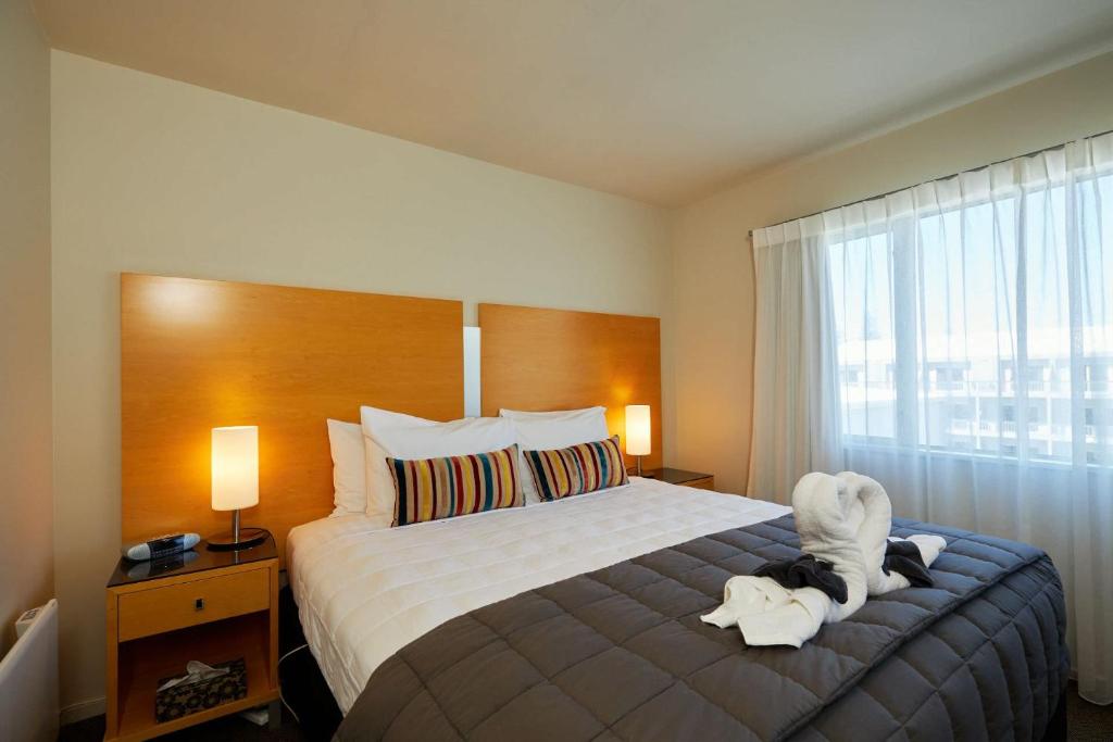 Waves on the Esplanade - Resim 17