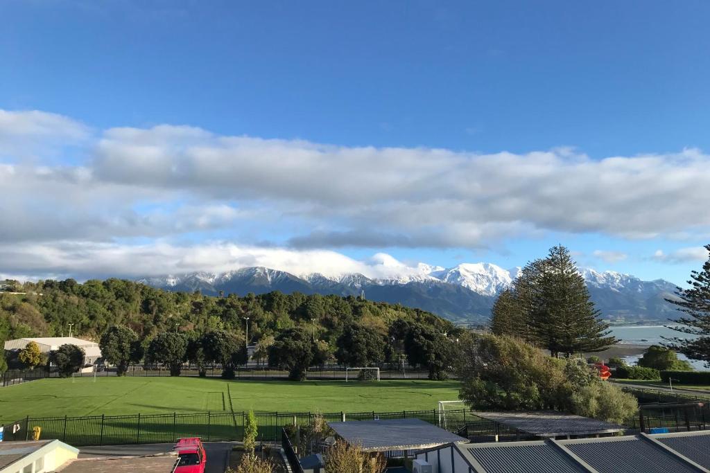 Waves on the Esplanade - Resim 21