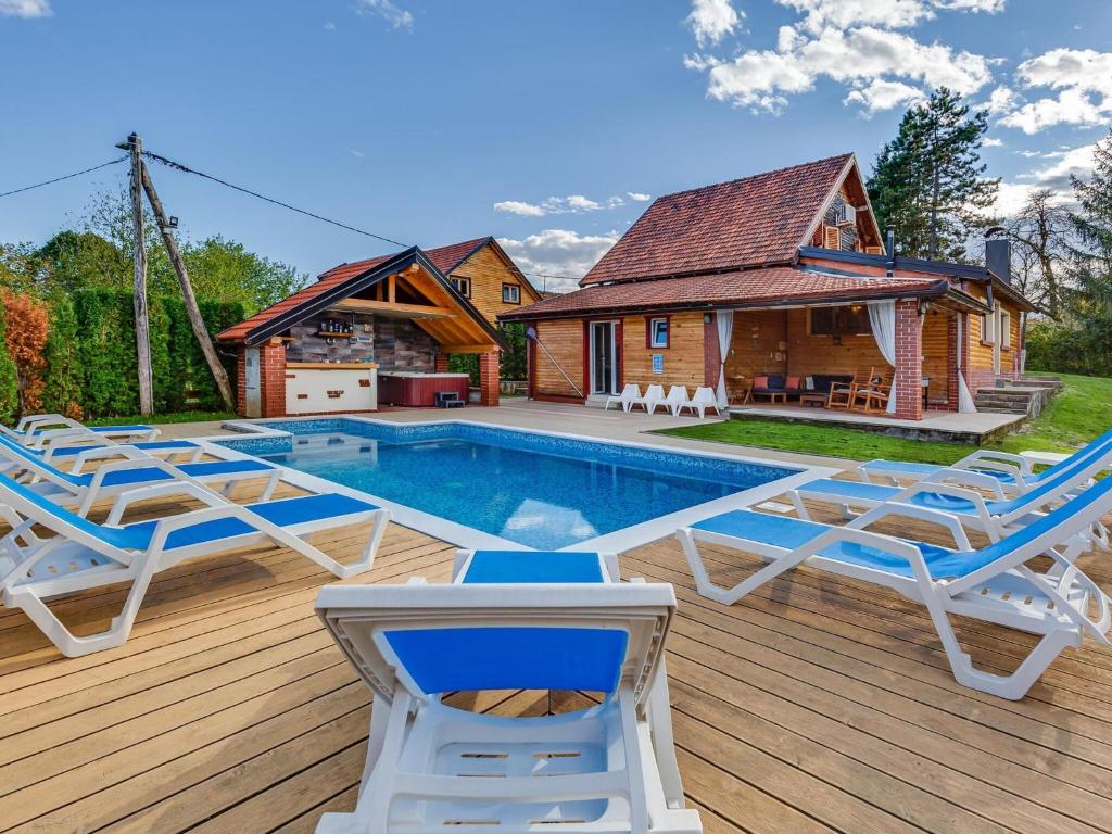 Bazén v ubytování Amazing holiday house in Croatia nebo v jeho okolí