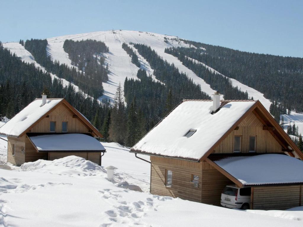 Mountain hut with sauna on the wine plain v zime