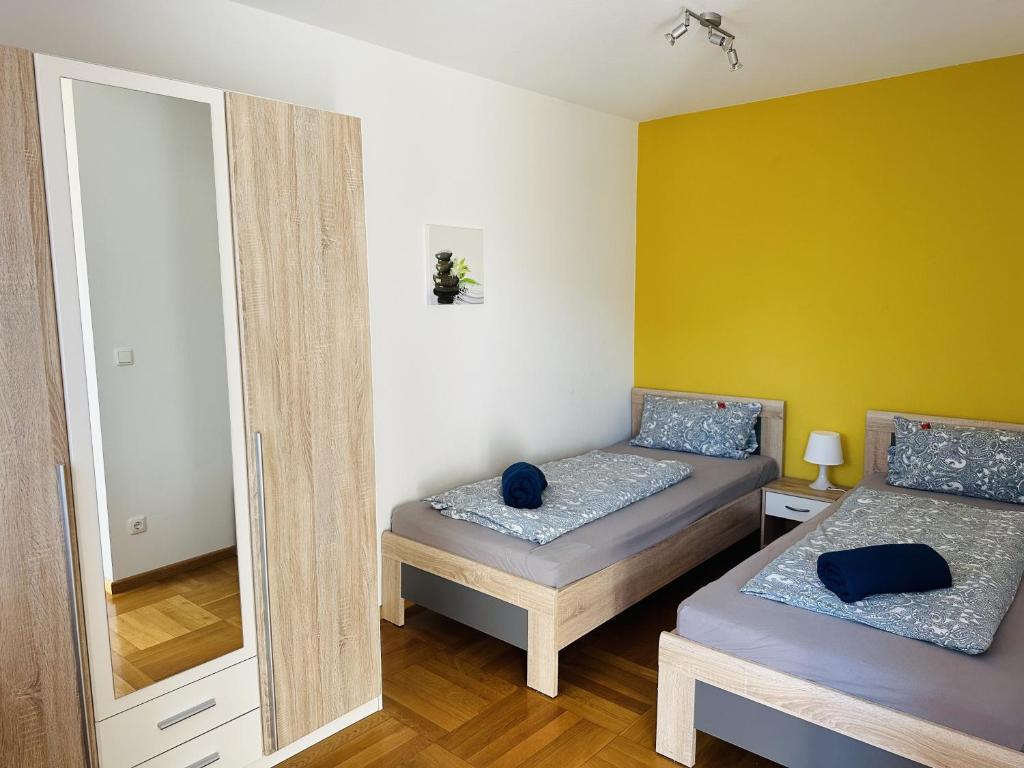 Postel nebo postele na pokoji v ubytování Ferienwohnungen Bachblick