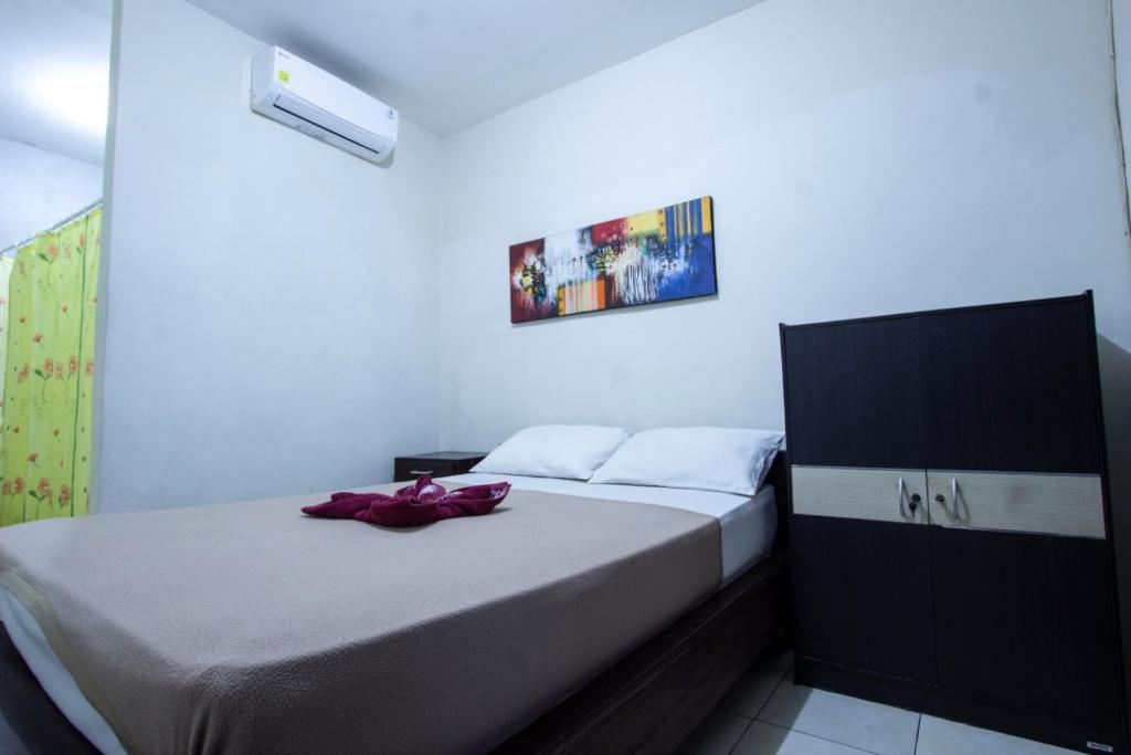 Postel nebo postele na pokoji v ubytování Putra Dadi Guest House