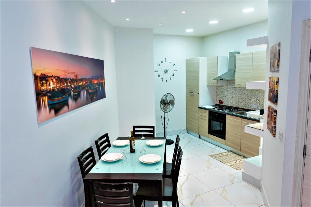 Kuchyň nebo kuchyňský kout v ubytování St. Peter's Pool Holiday Apartment