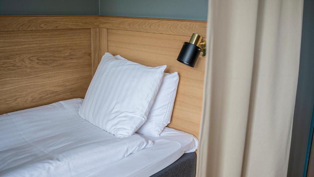 Postel nebo postele na pokoji v ubytování Lundsbrunn Resort & Spa