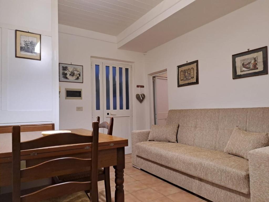 A seating area at Casa versilia