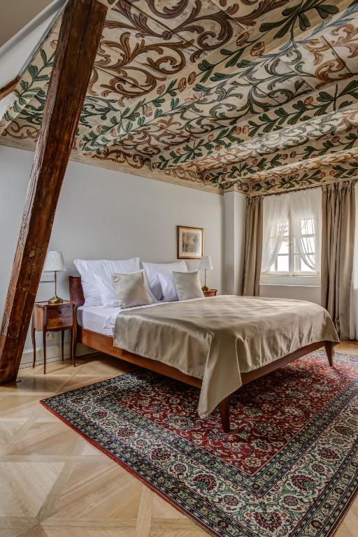 Postel nebo postele na pokoji v ubytování Hotel Nerudova 211